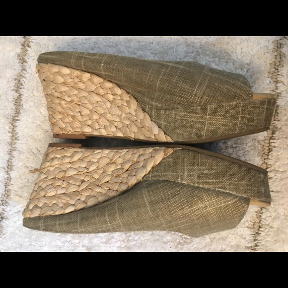 Shoes - CL Laundry shoes slide on